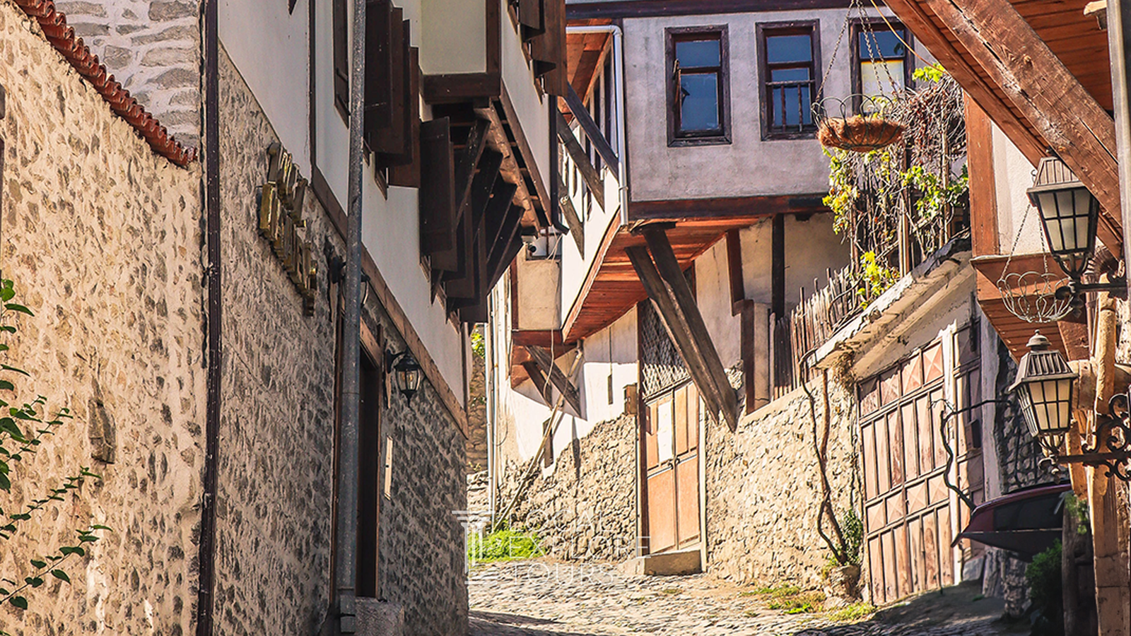 1. The Sanctuary of the Ground Floor: Taşlık and Insulation from the Street