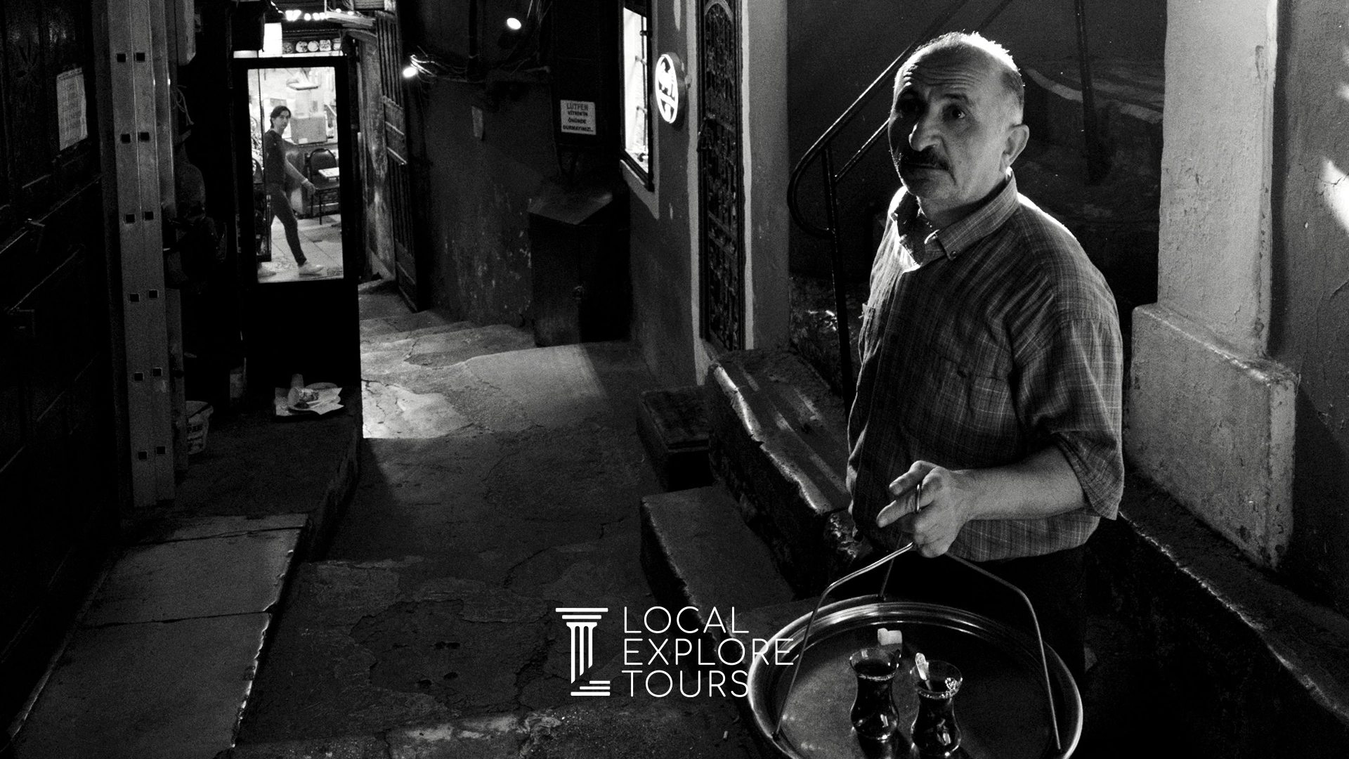 The Delivery of Life: The "Askı" and the Neighborhood Rhythm