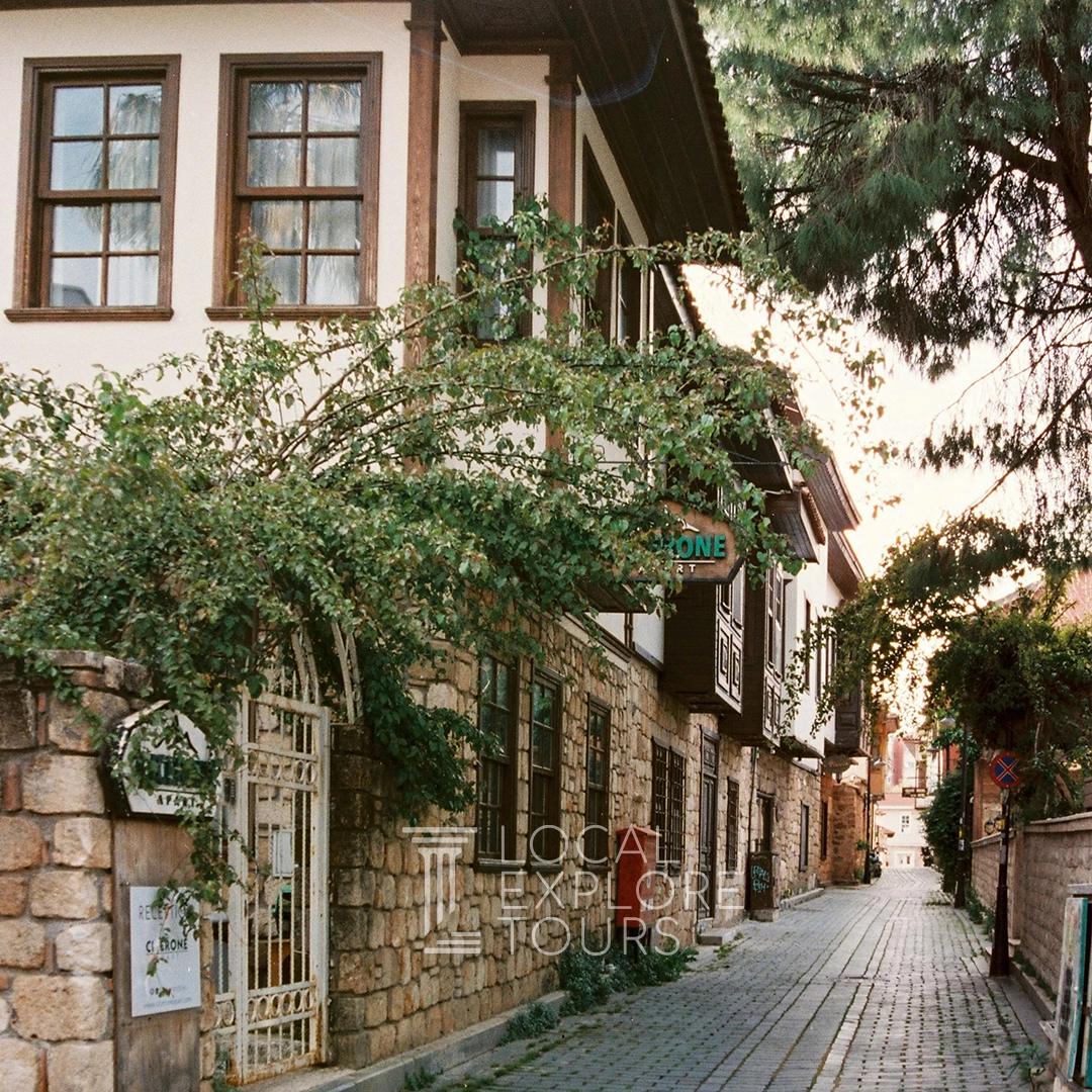 Antalya: Kaleiçi Walking Tour & Gözleme Making Experience